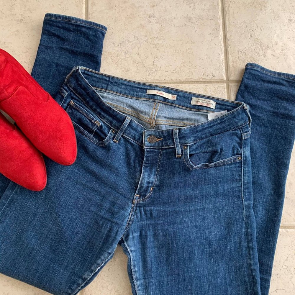 Levi's 711 Distressed Skinny Size 30